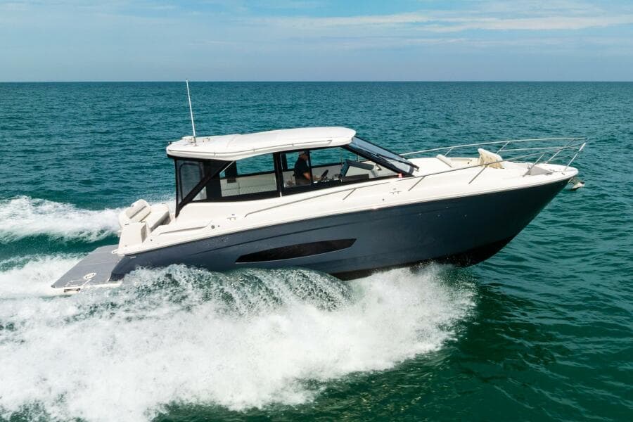 2022 Regal 36 Grande Coupe