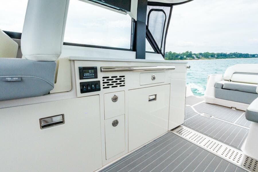 2022 Regal 36 Grande Coupe