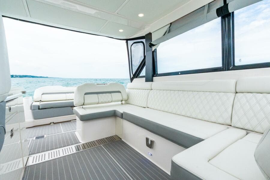 2022 Regal 36 Grande Coupe