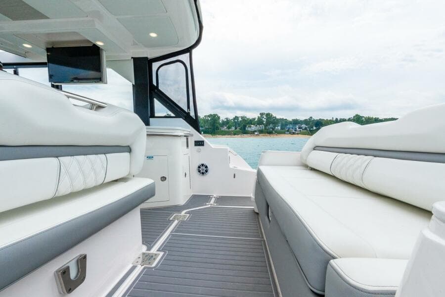 2022 Regal 36 Grande Coupe