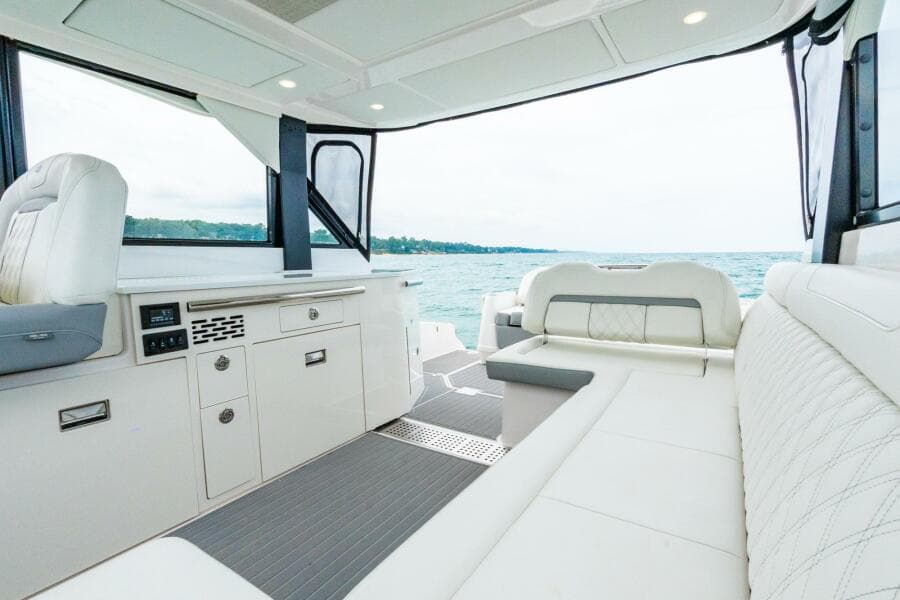 2022 Regal 36 Grande Coupe