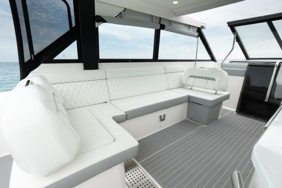 2022 Regal 36 Grande Coupe