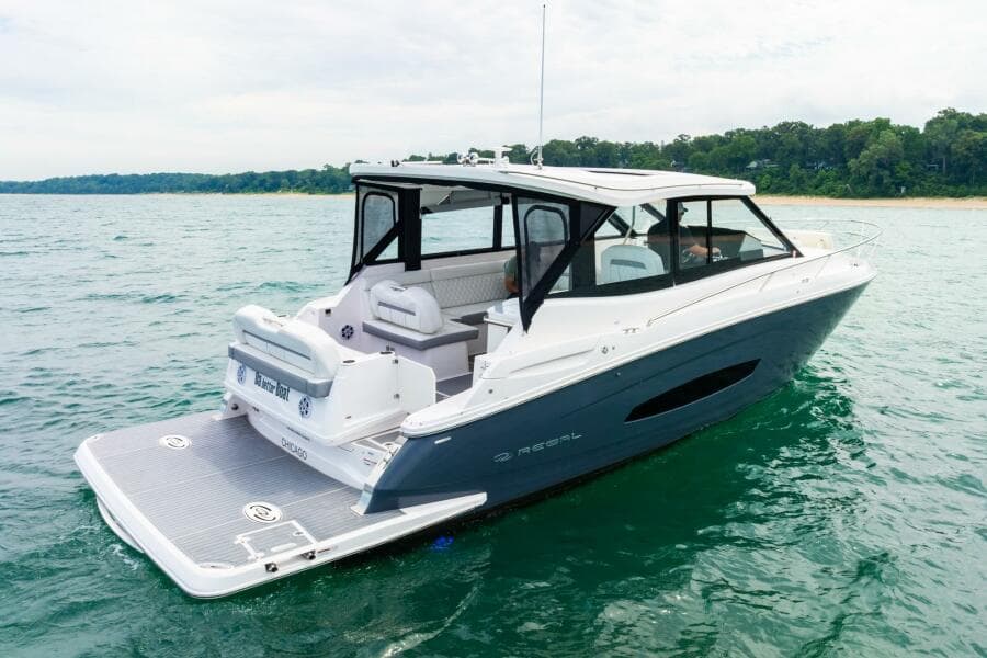 2022 Regal 36 Grande Coupe