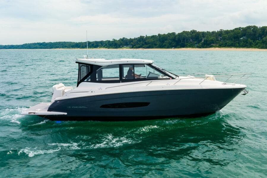 2022 Regal 36 Grande Coupe