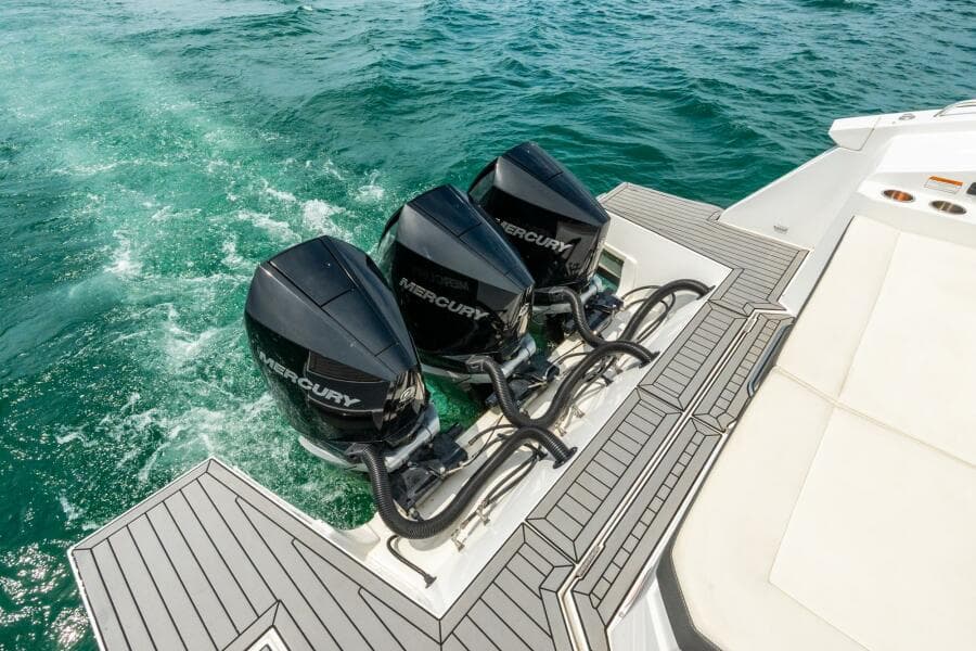 2021 Cruisers Yachts 