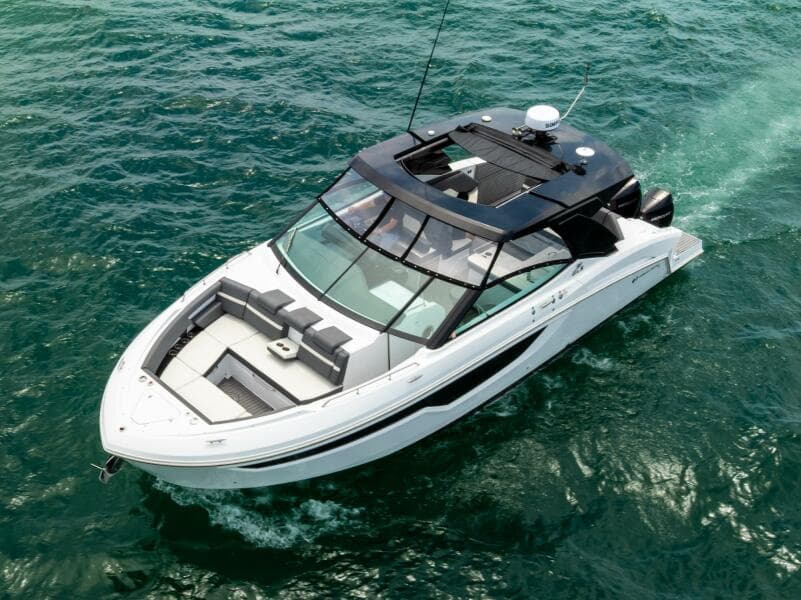 2021 Cruisers Yachts 