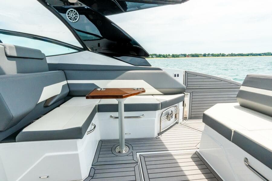 2021 Cruisers Yachts 