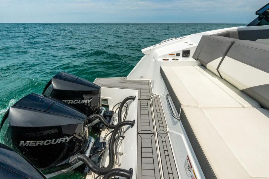 2021 Cruisers Yachts 