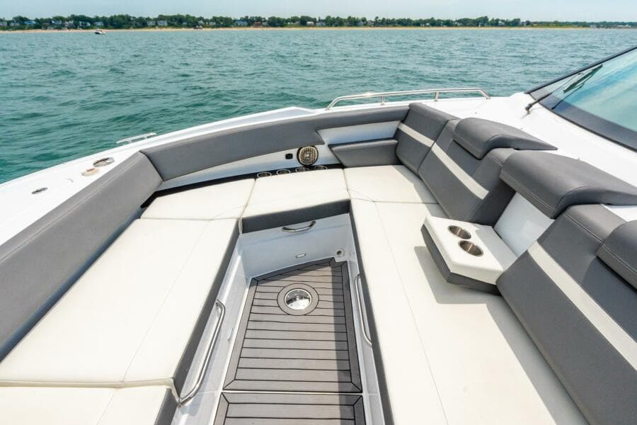 2021 Cruisers Yachts 