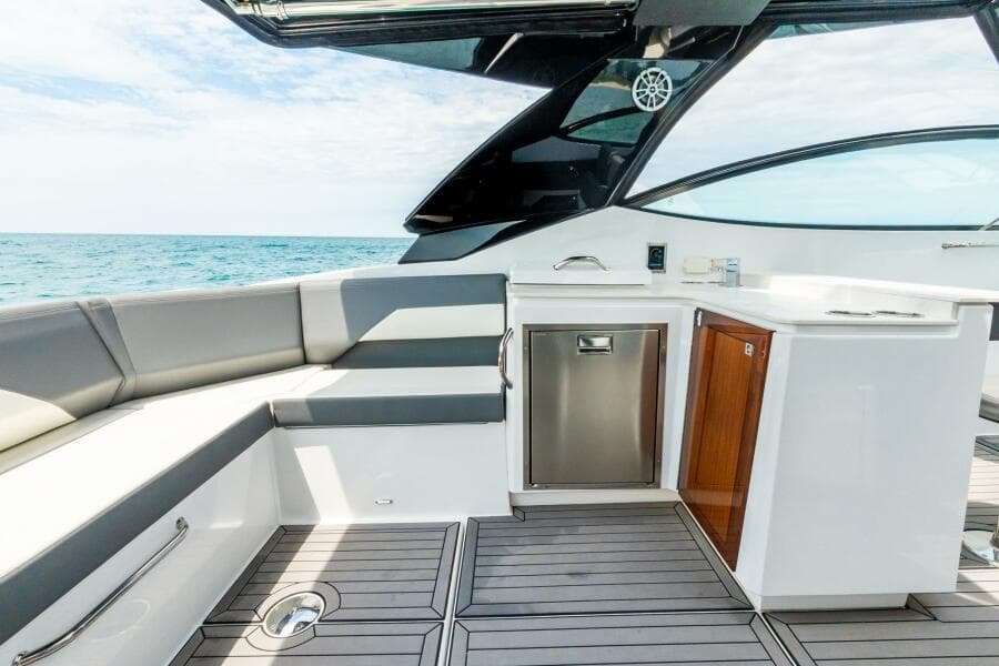 2021 Cruisers Yachts 