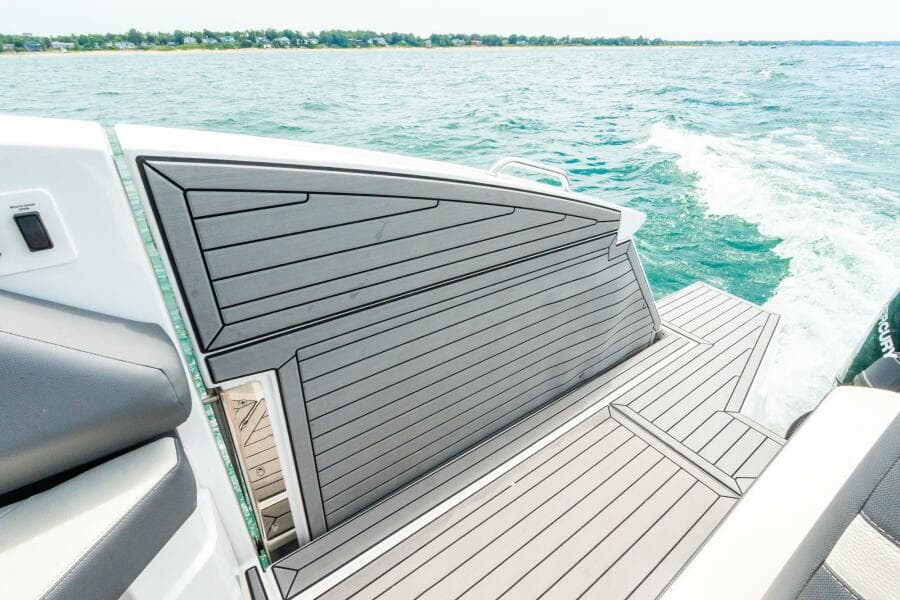 2021 Cruisers Yachts 