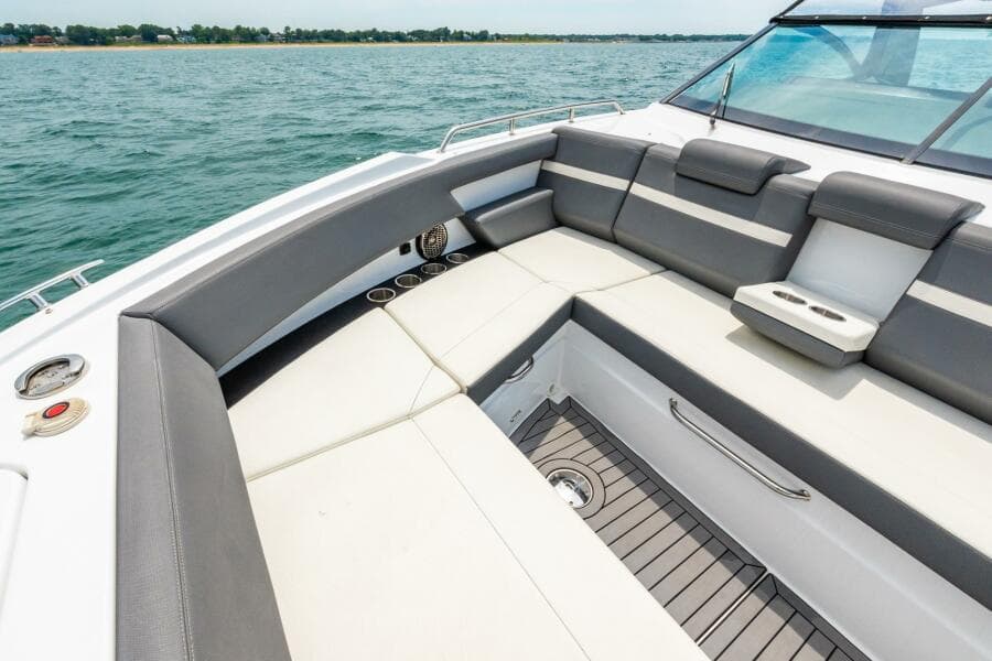 2021 Cruisers Yachts 