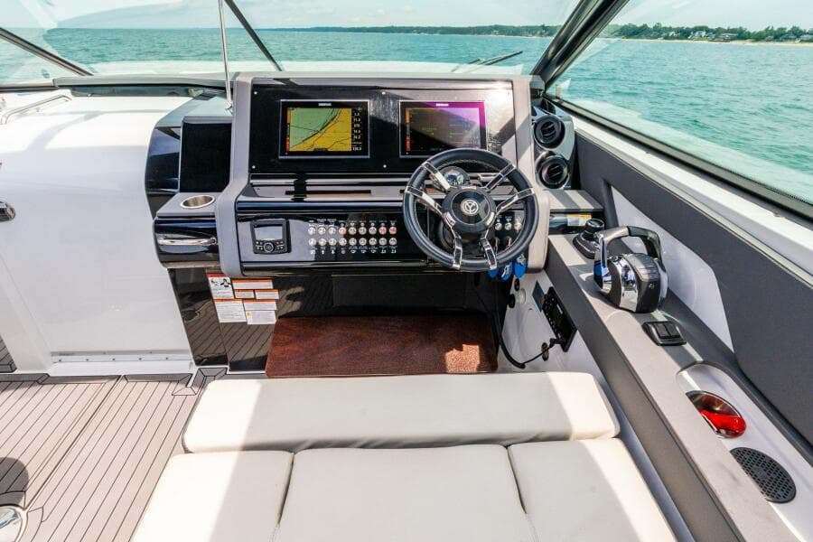 2021 Cruisers Yachts 