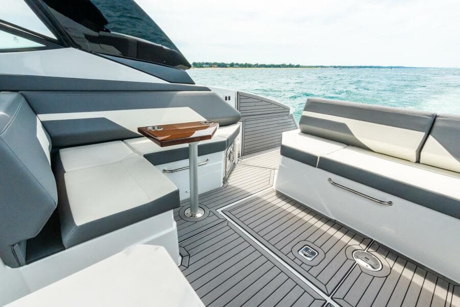 2021 Cruisers Yachts 