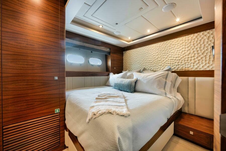 STBD GUEST CONVERTIBLE STATEROOM