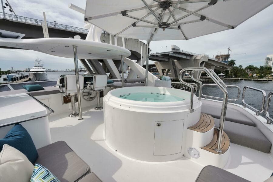 SUN DECK HOT TUB 