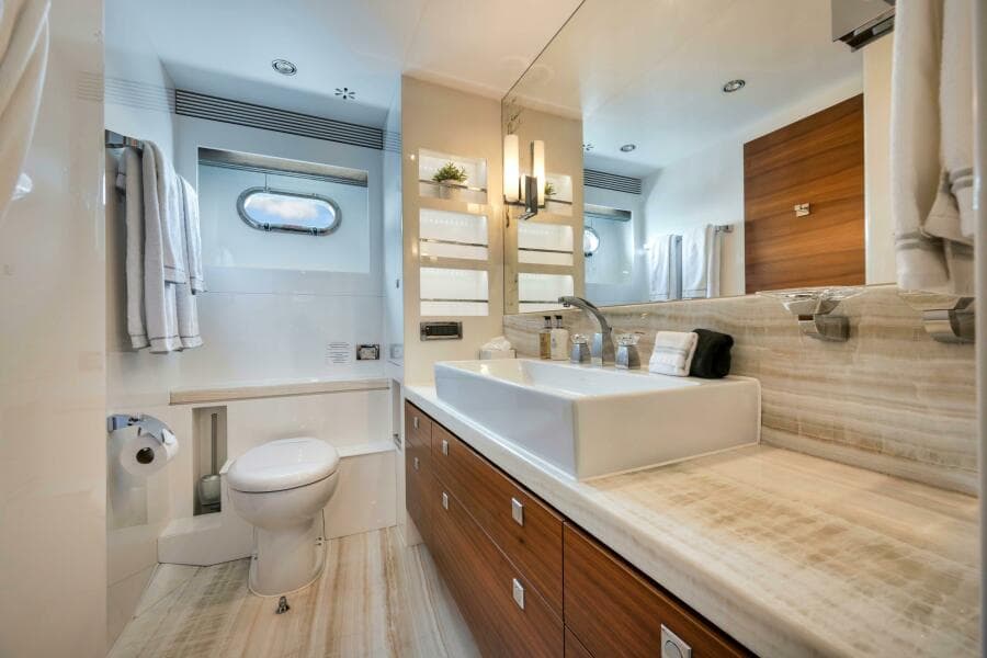 MASTER ENSUITE 