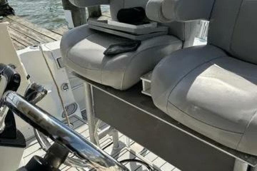 2005 Hydra-Sports 33VX