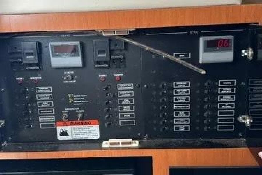 2005 Hydra-Sports 33VX