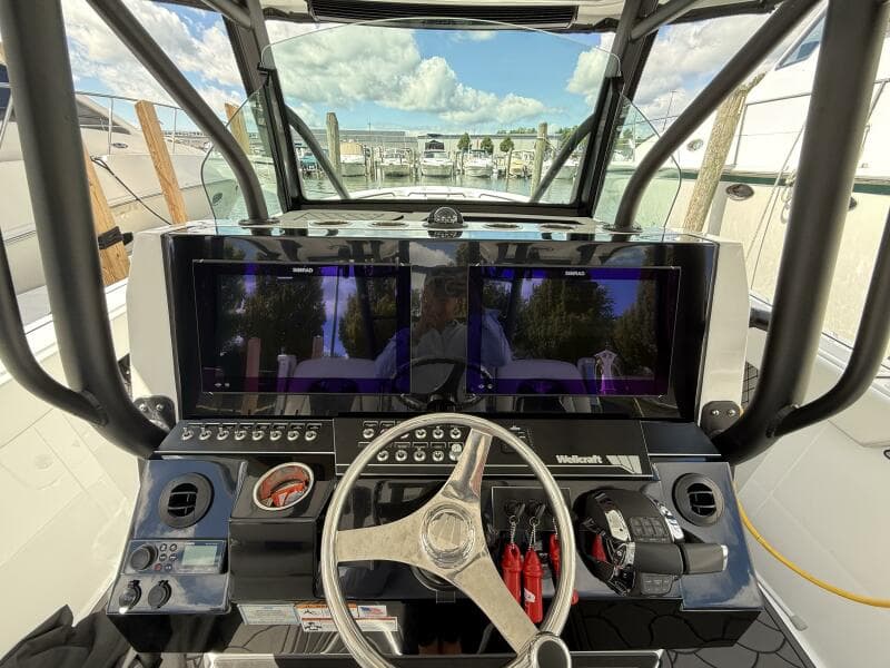 2022 Wellcraft 352 Fisherman