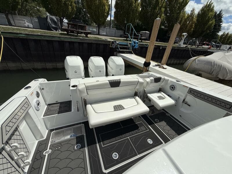 2022 Wellcraft 352 Fisherman