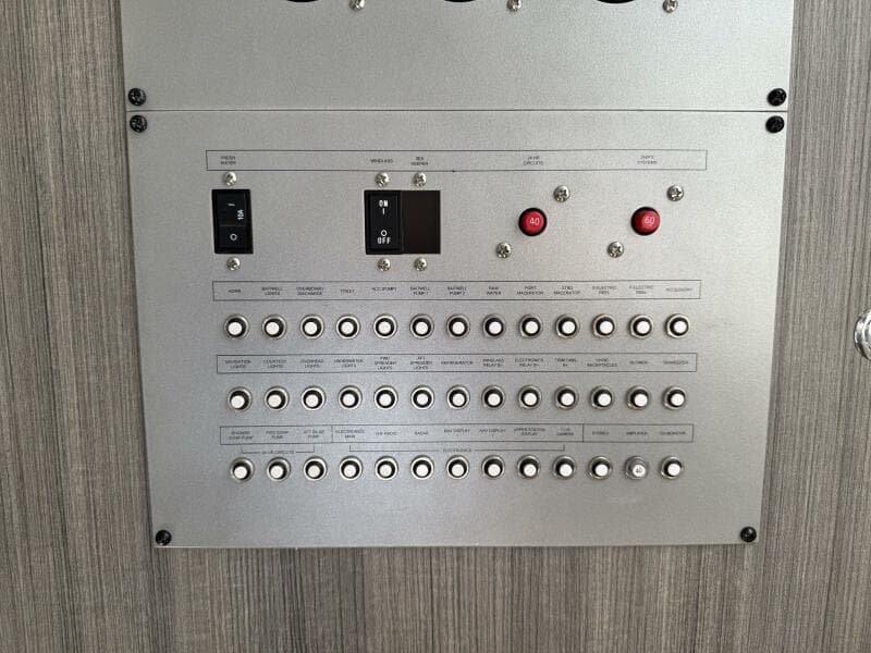 2022 Wellcraft 352 Fisherman