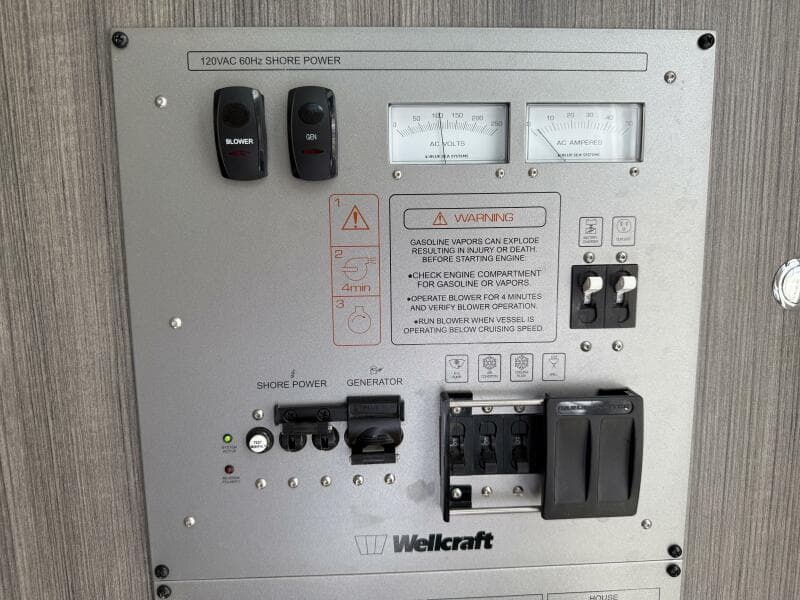 2022 Wellcraft 352 Fisherman