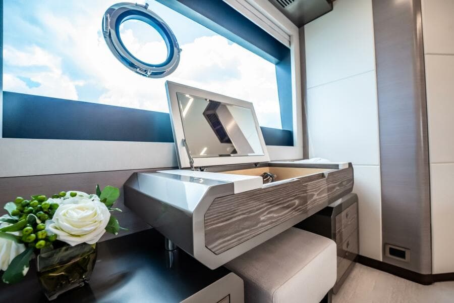 2021 Ocean Alexander 27 Explorer