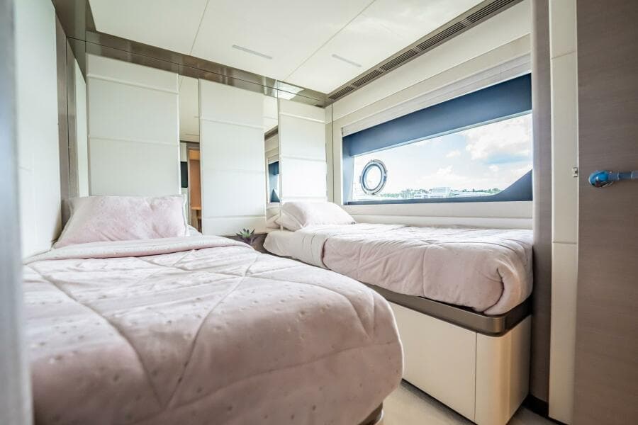 2021 Ocean Alexander 27 Explorer