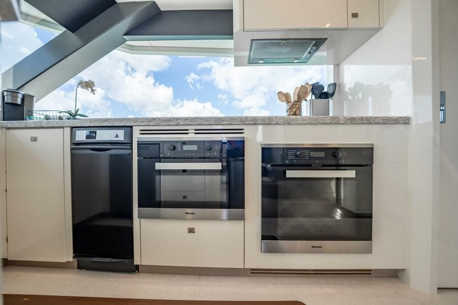 2021 Ocean Alexander 27 Explorer