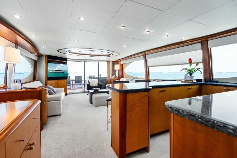 2006 Lazzara Yachts 84 Skylounge