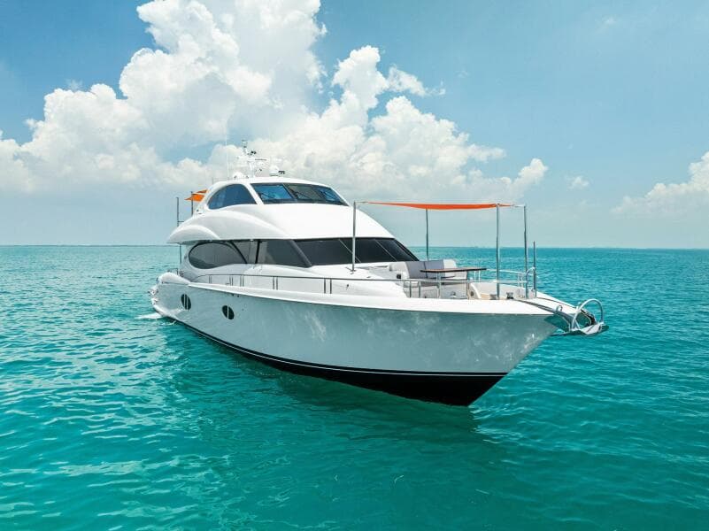 2006 Lazzara Yachts 84 Skylounge