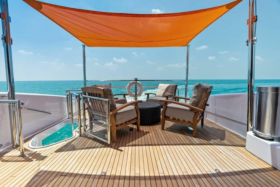 2006 Lazzara Yachts 84 Skylounge