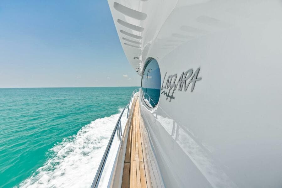 2006 Lazzara Yachts 84 Skylounge