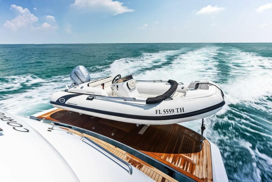 2006 Lazzara Yachts 84 Skylounge