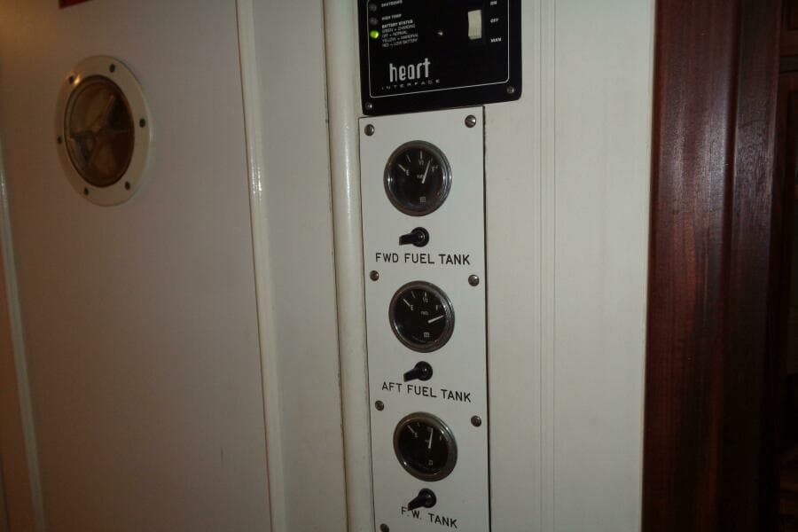 1987 Hatteras 70 Cockpit Motor Yacht