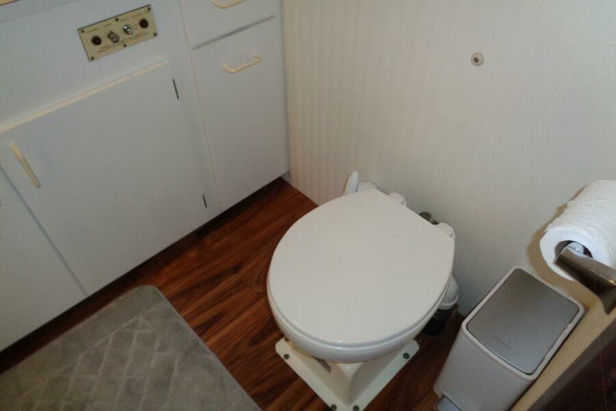 1987 Hatteras 70 Cockpit Motor Yacht