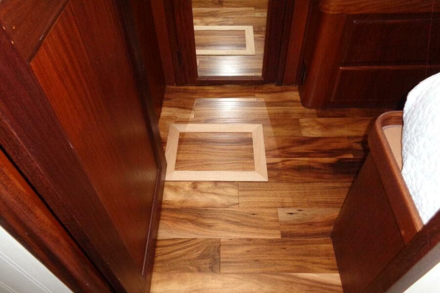 1987 Hatteras 70 Cockpit Motor Yacht