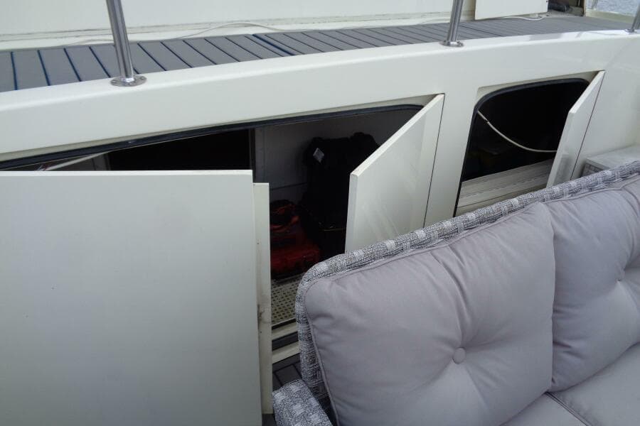 1987 Hatteras 70 Cockpit Motor Yacht