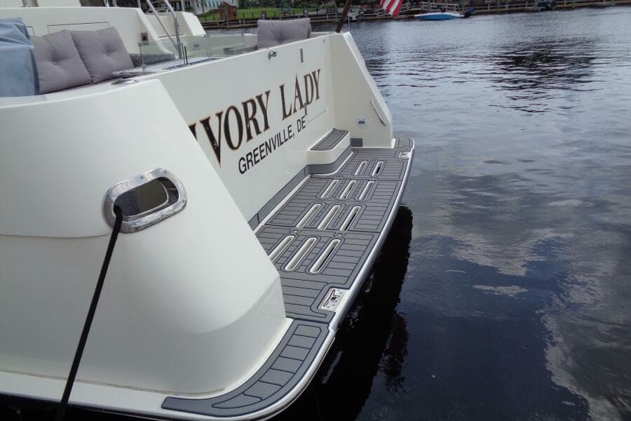 1987 Hatteras 70 Cockpit Motor Yacht