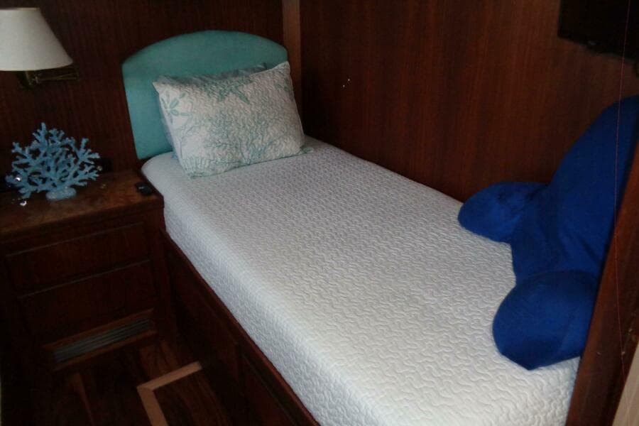 1987 Hatteras 70 Cockpit Motor Yacht