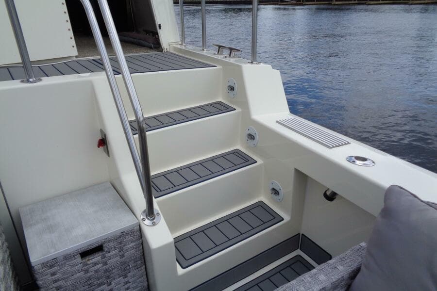 1987 Hatteras 70 Cockpit Motor Yacht