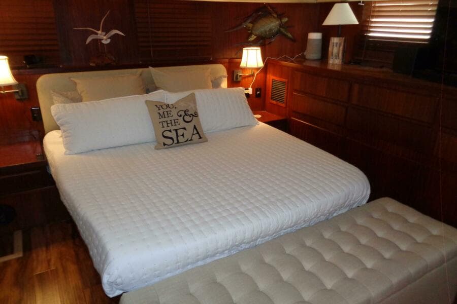 1987 Hatteras 70 Cockpit Motor Yacht