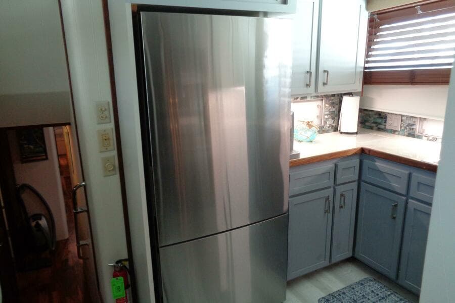 1987 Hatteras 70 Cockpit Motor Yacht