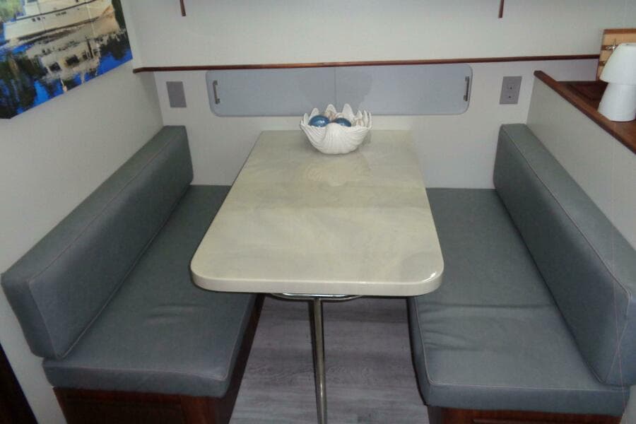 1987 Hatteras 70 Cockpit Motor Yacht