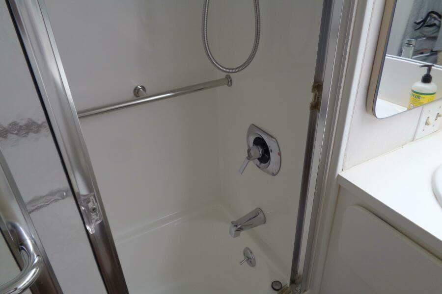 1987 Hatteras 70 Cockpit Motor Yacht