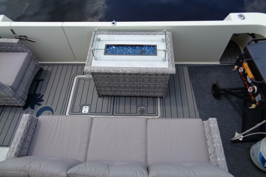 1987 Hatteras 70 Cockpit Motor Yacht