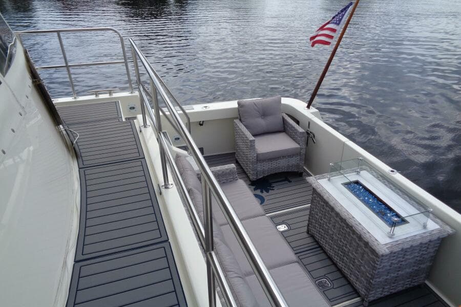 1987 Hatteras 70 Cockpit Motor Yacht