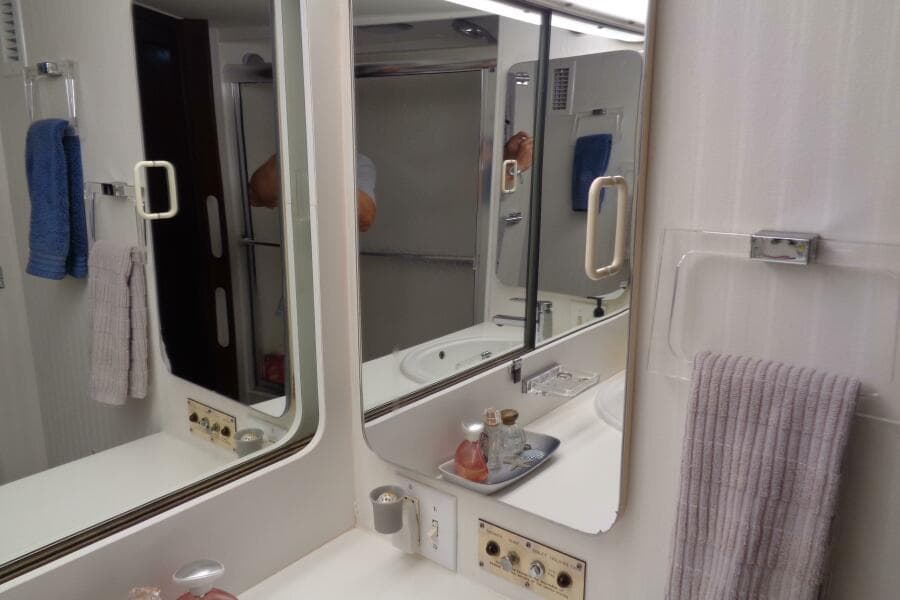 1987 Hatteras 70 Cockpit Motor Yacht