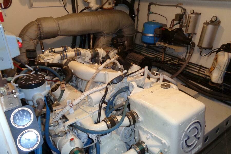 1987 Hatteras 70 Cockpit Motor Yacht